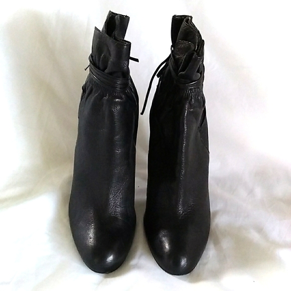 Calvin Klein Hannah Blk Leather Wrap-around Tie Flared Top Heeled Booties - Picture 2 of 16